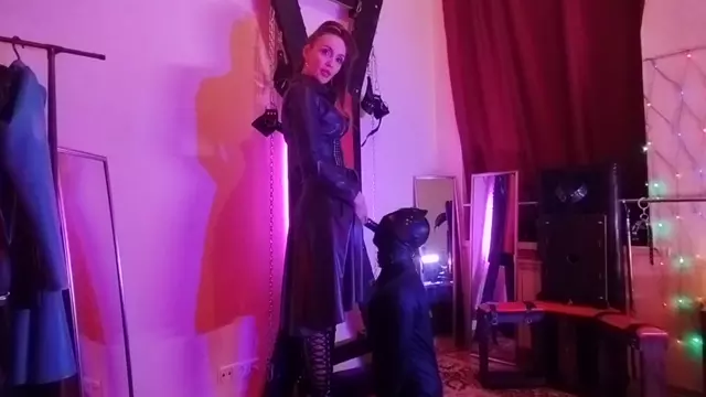 Poster: BDSM Femdom Fetish - Mistress Eva Latex Fuck Deepthroath Slave Mask Suck Goddess