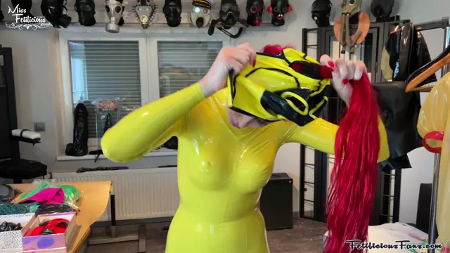 Poster: Yellow Rubberdoll - FetiliciousFans
