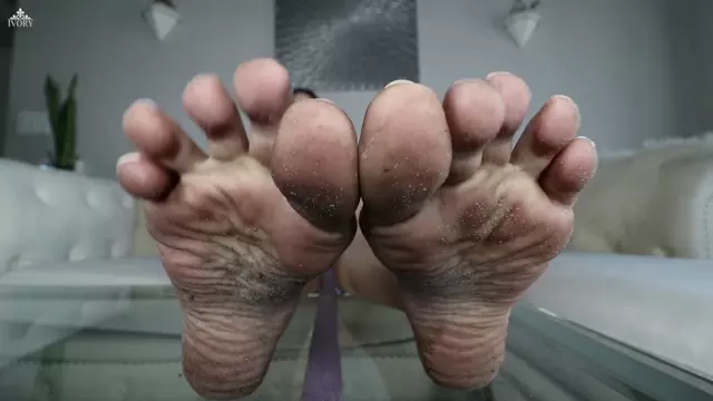 Poster: Princess Ivory - Tongue Scrub My Dirty Feet -Handpicked Jerk-Off Instruction